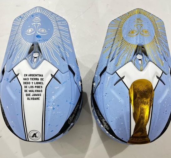 El automovilismo homenajeó a la Selección Argentina: casco andujar.jpg